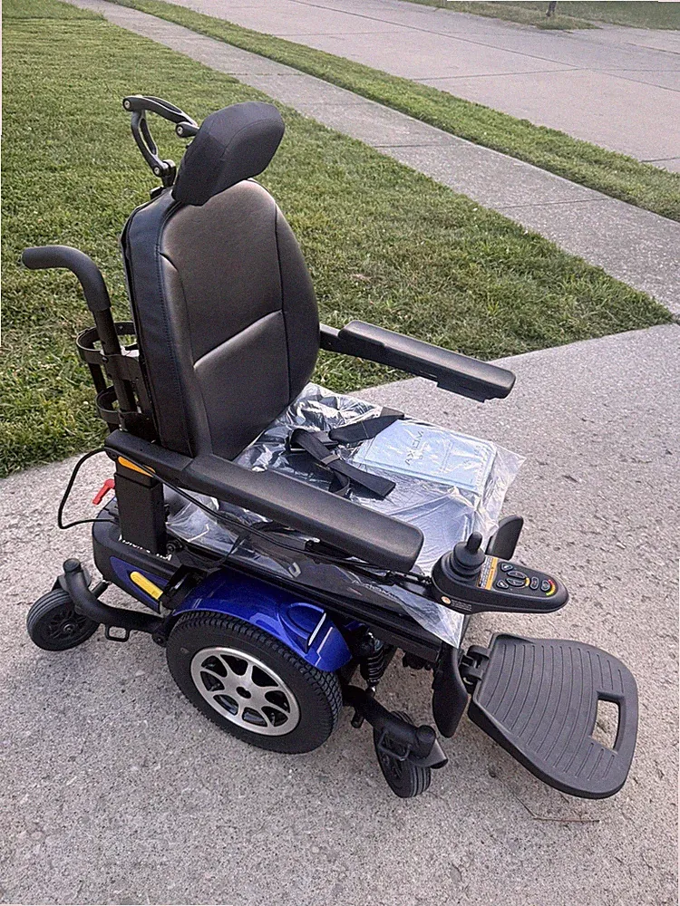 MERITS VISION ULTRA (P325) POWER WHEELCHAIR WITH POWER TILT -WIDE CUSHION -BLUE